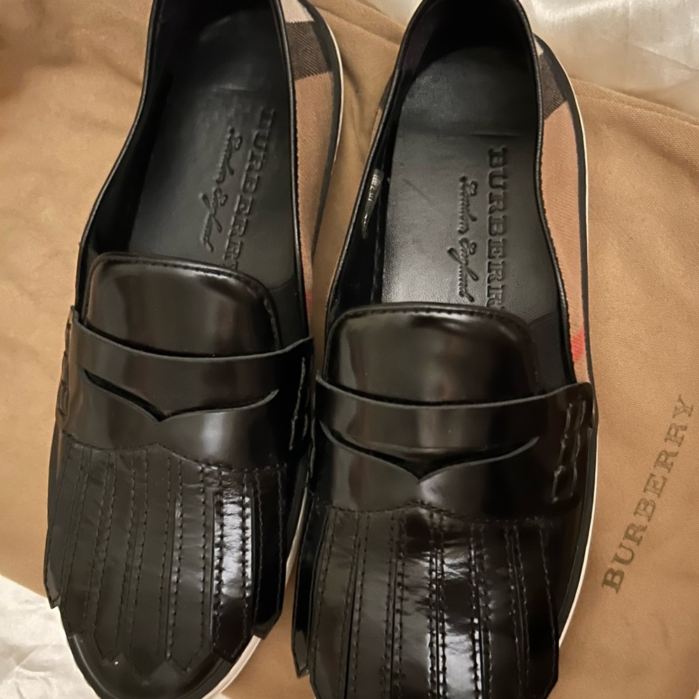 Authentic Burberry leather loafer flats